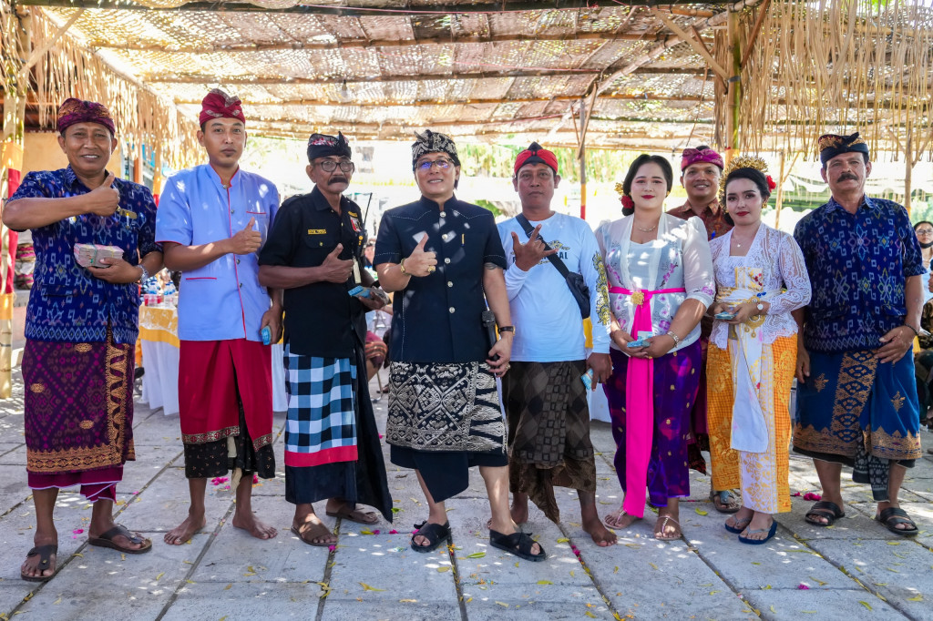 Bupati Giri Prasta Hadiri Uleman Karya Pitra Yadnya Krama Desa Adat Tinga-Tinga, Gerokgak